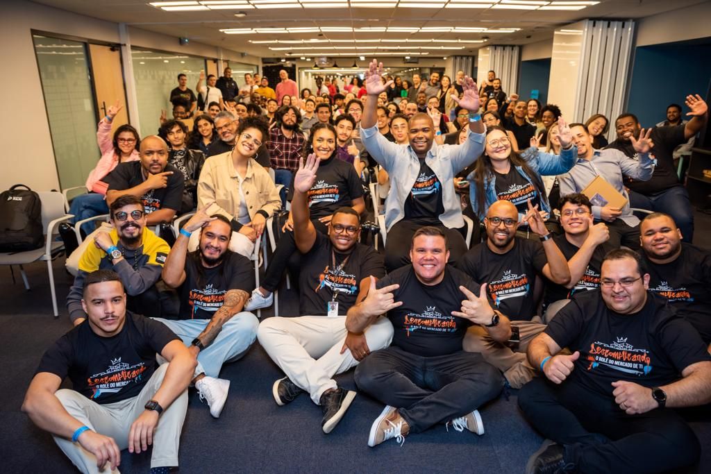 Comunidade do Descomplicando o Rolê de TI reunida em um evento